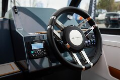 Катер MARSHALL M610 CR