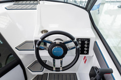 Катер MARSHALL M610 CR Стандарт